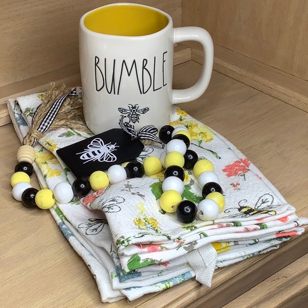 🆕 Rae Dunn BUMBLE 🐝 Mug, Garland, kitchen towel bundle